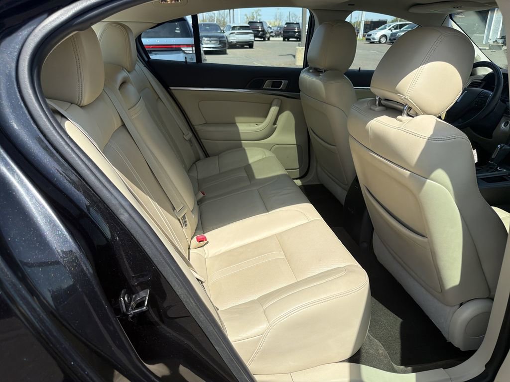 Used 2013 Lincoln MKS AWD image 17