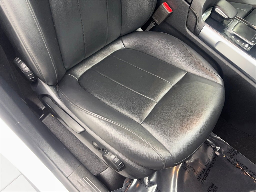 Used 2022 Mercedes-Benz GLB 250 w/ Premium Package Lite image 44