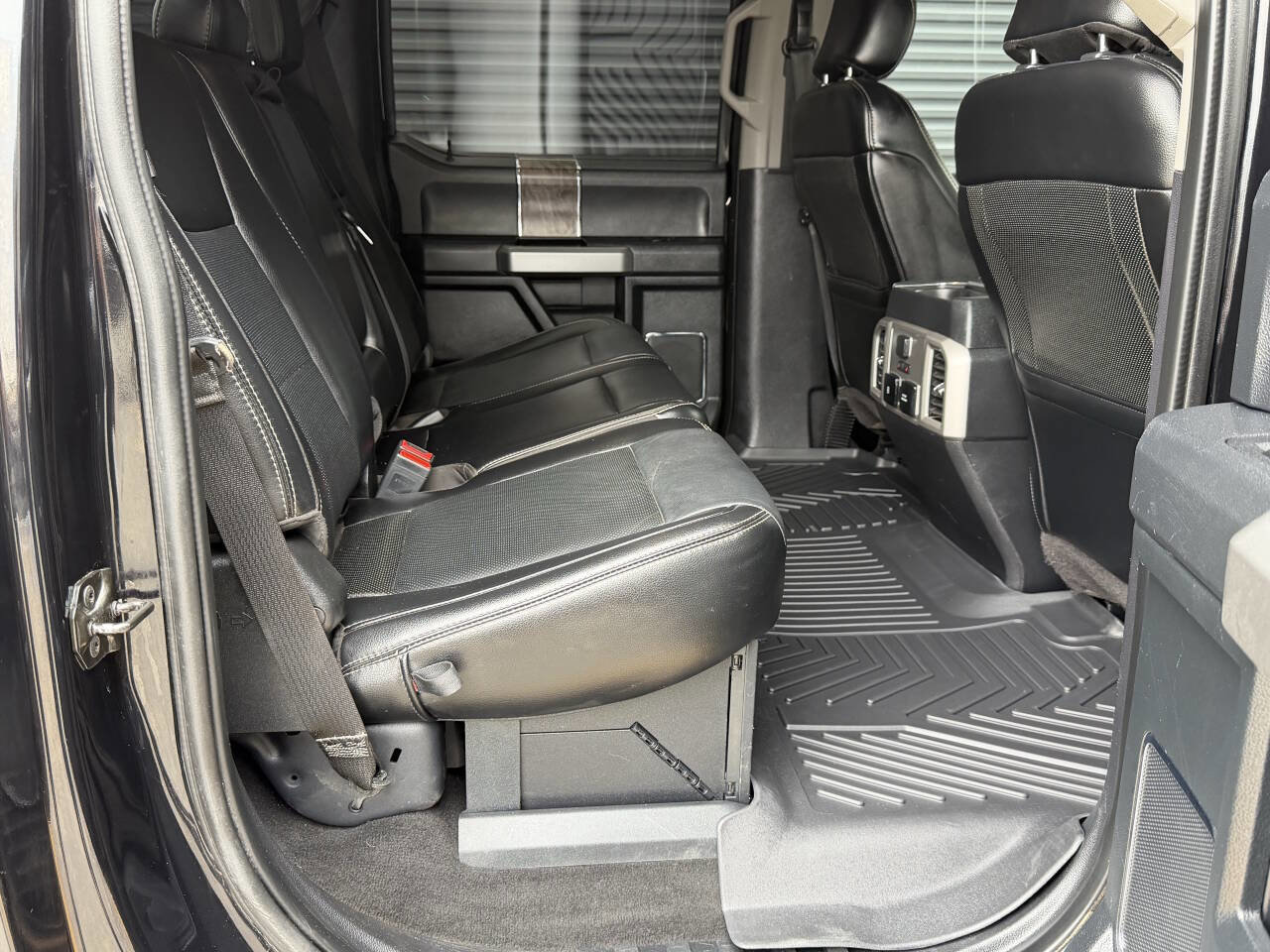 Used 2019 Ford F250 Lariat w/ Lariat Ultimate Package AWD/4WD image 18