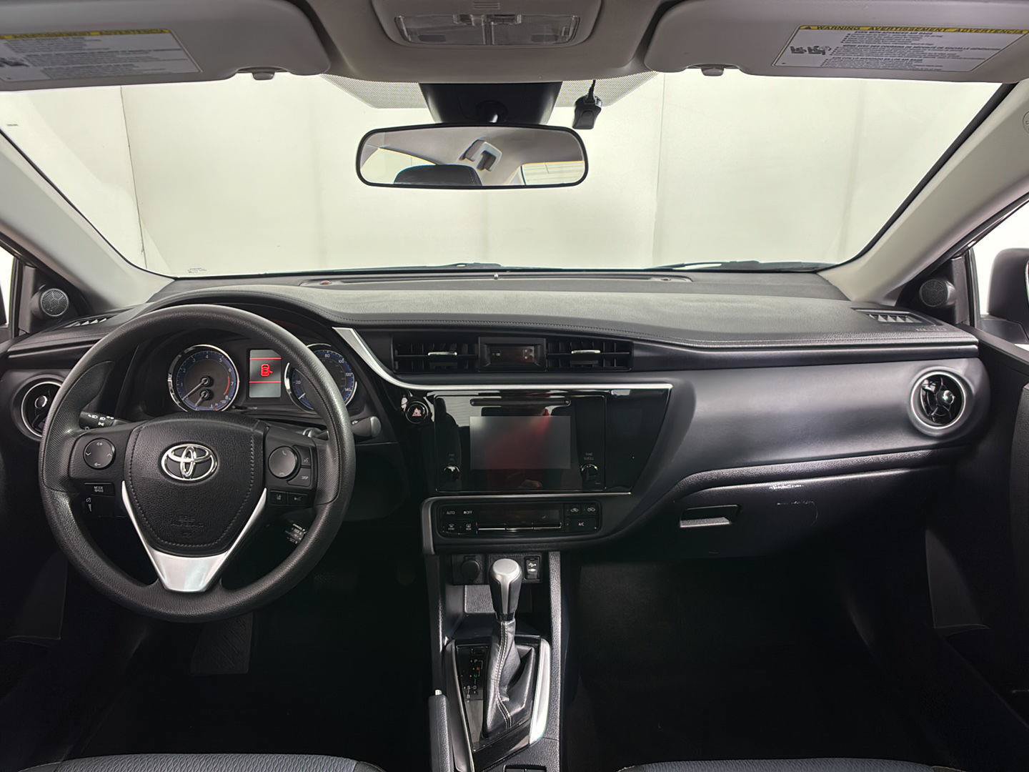 Used 2018 Toyota Corolla LE FWD image 17