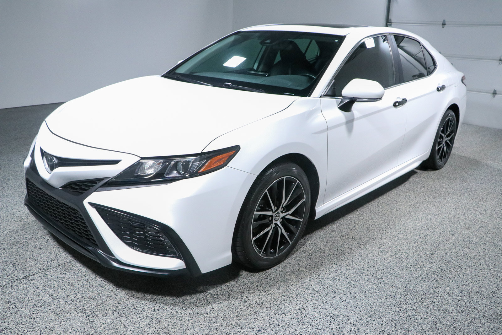 Used 2022 Toyota Camry SE FWD image 30