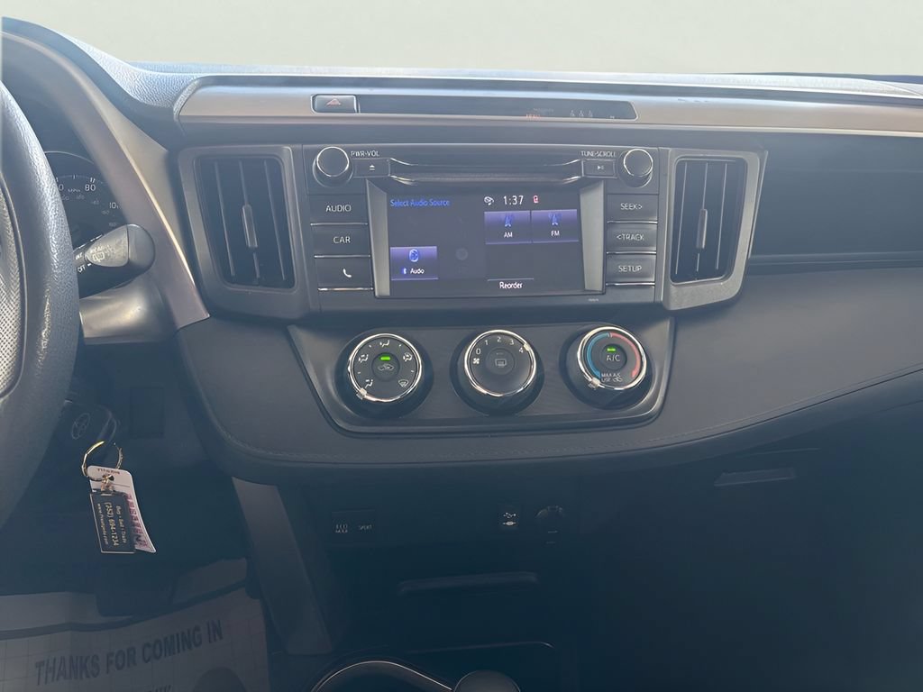 Used 2018 Toyota RAV4 LE FWD image 14