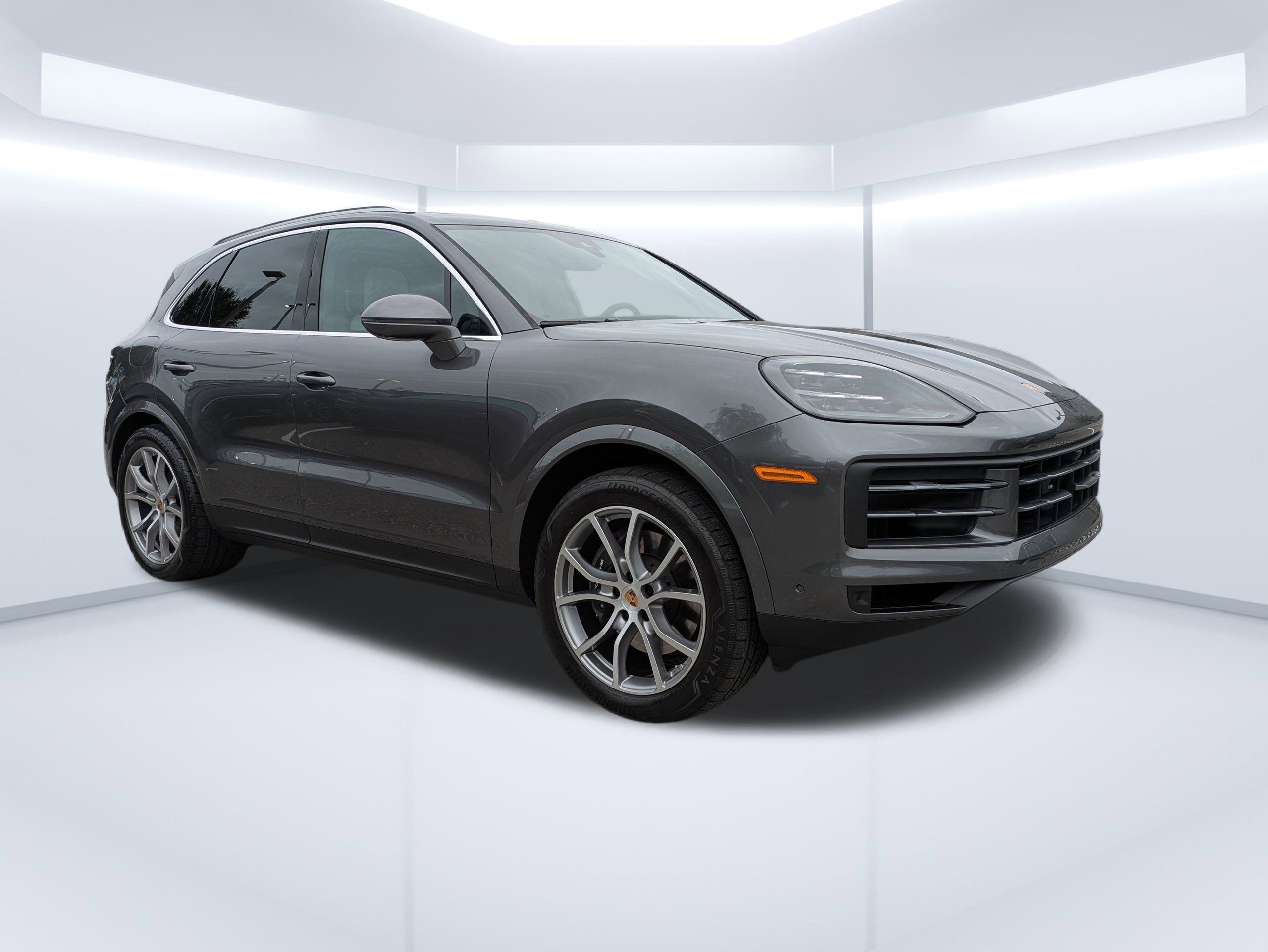 Used 2025 Porsche Cayenne Base image 1