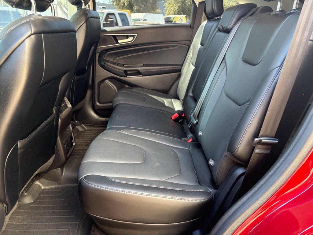 Used 2018 Ford Edge Titanium w/ Ford Safe & Smart Package FWD image 11