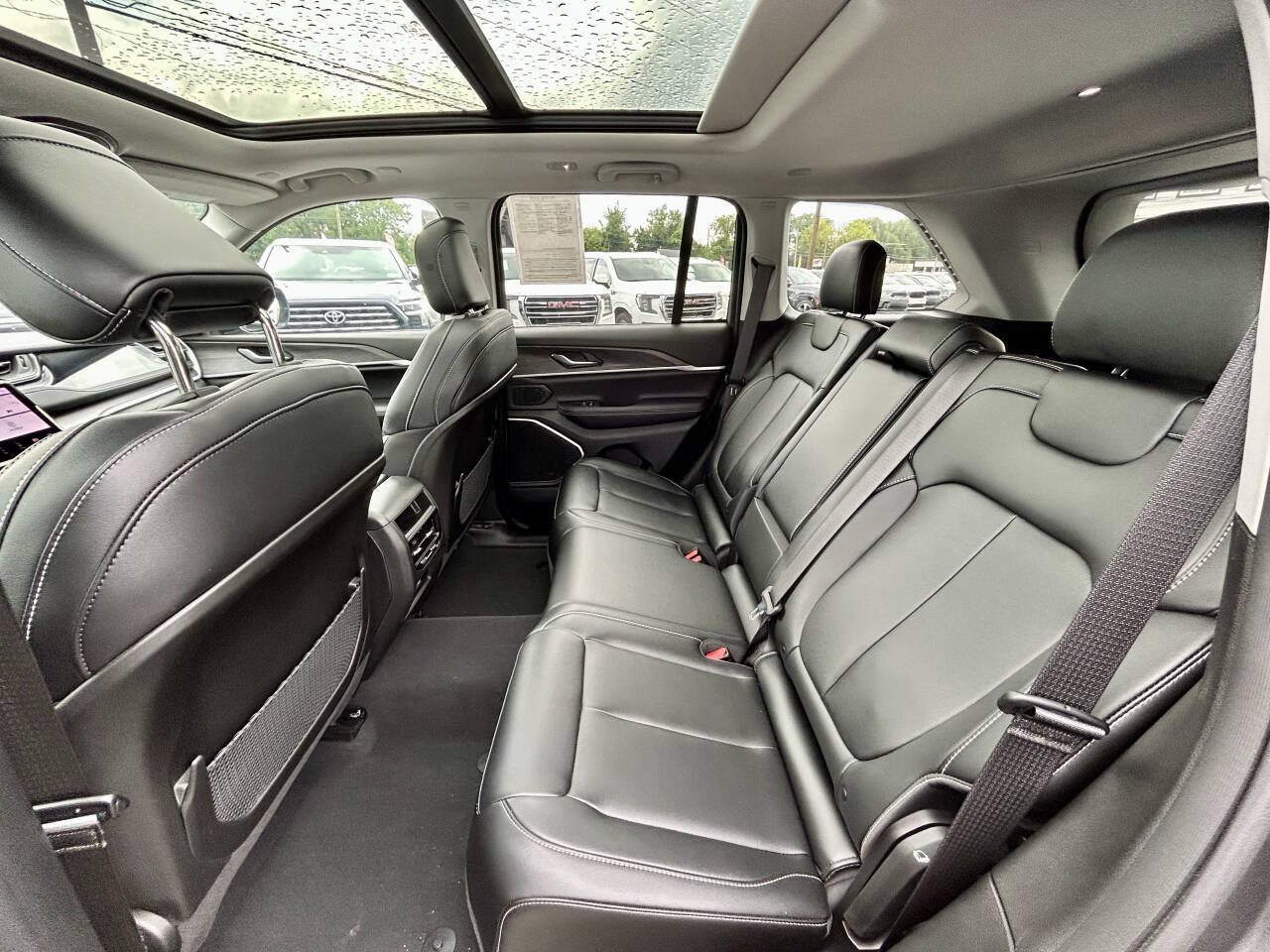 Used 2024 Jeep Grand Cherokee Limited 4xe AWD/4WD image 10