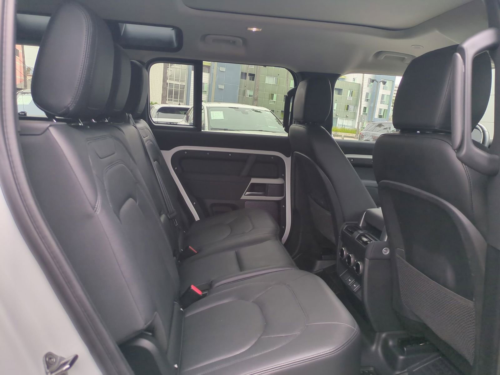 Used 2023 Land Rover Defender 110 SE AWD/4WD image 28
