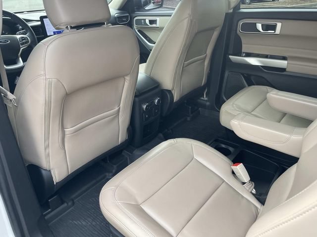 Used 2021 Ford Explorer XLT w/ Equipment Group 202A AWD/4WD image 19