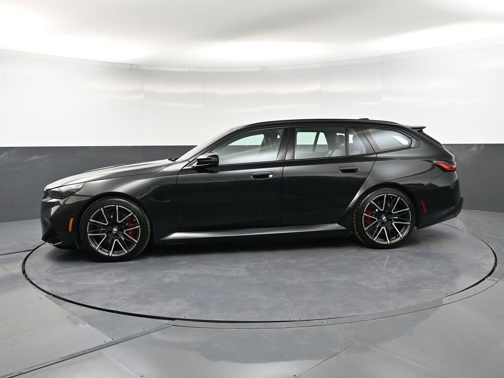 Used 2025 BMW M5 Touring image 2