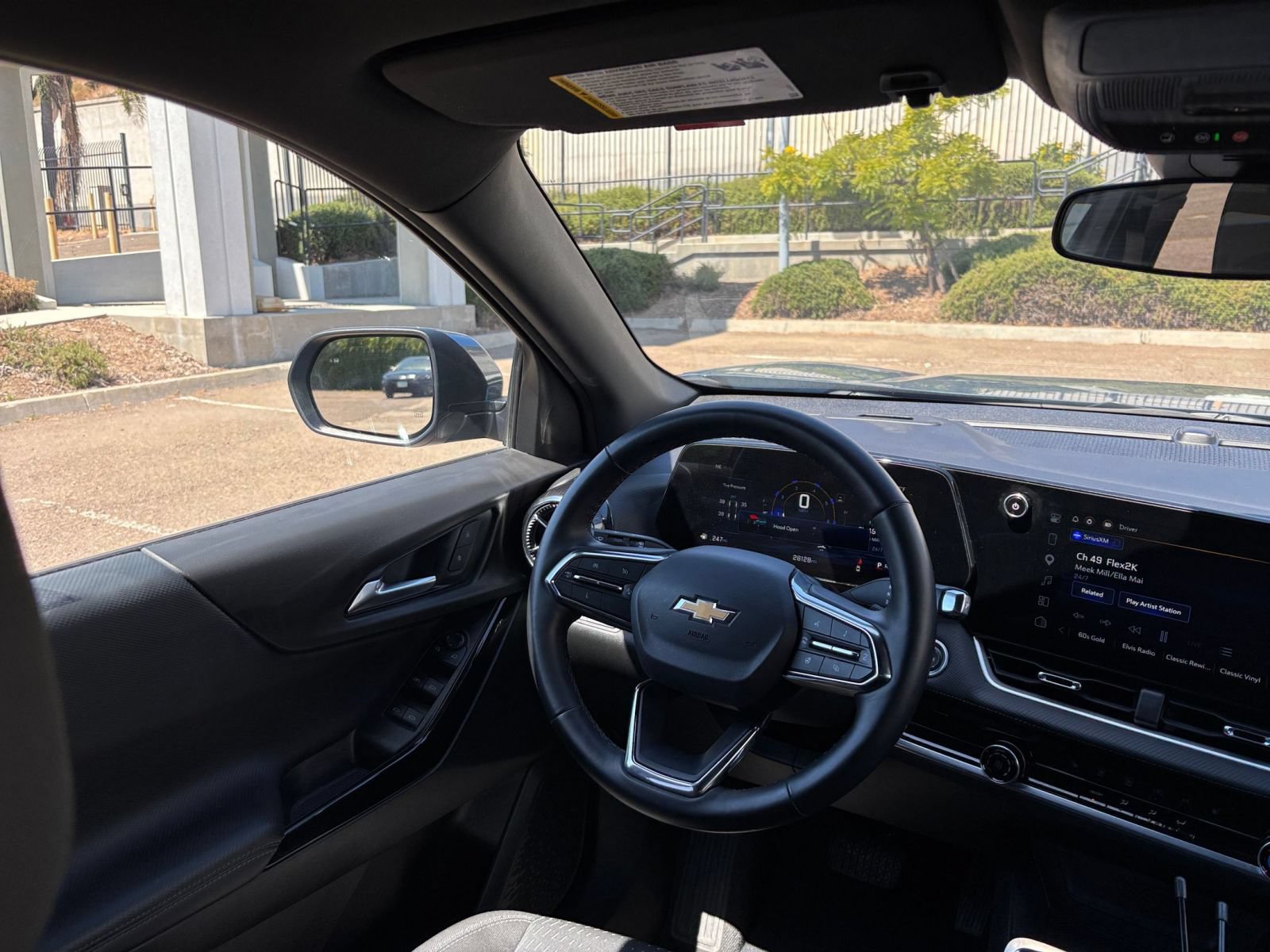 Used 2025 Chevrolet Equinox LT FWD image 34