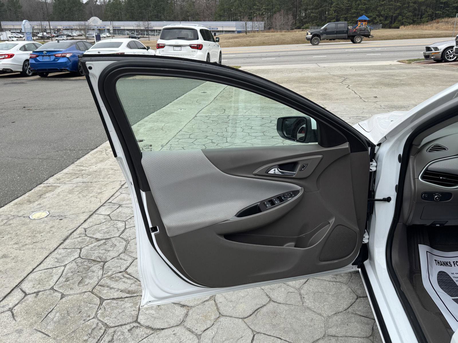 Used 2022 Chevrolet Malibu LT image 5