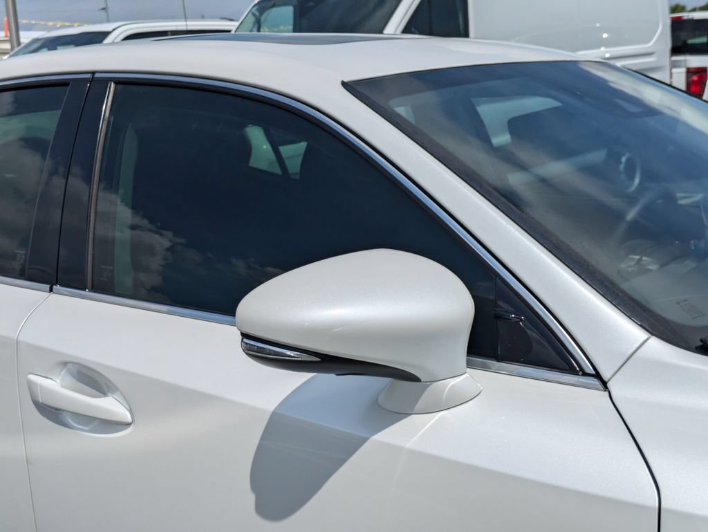 Used 2018 Lexus IS 300 AWD w/ Comfort Package image 9
