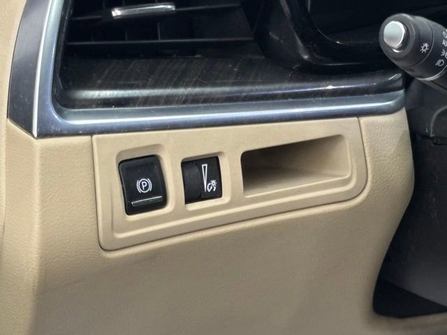 Used 2018 Cadillac XT5 FWD image 18
