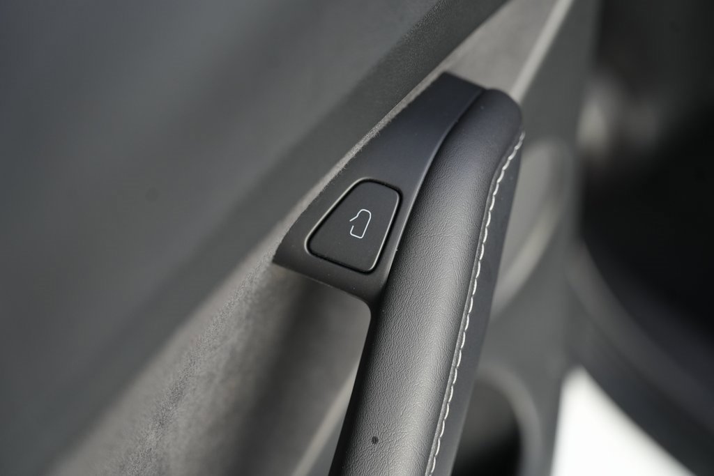 Used 2023 Tesla Model 3 Standard Range image 33