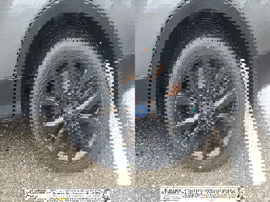 Used 2017 Ford Escape SE w/ SE Sport Appearance Package image 32