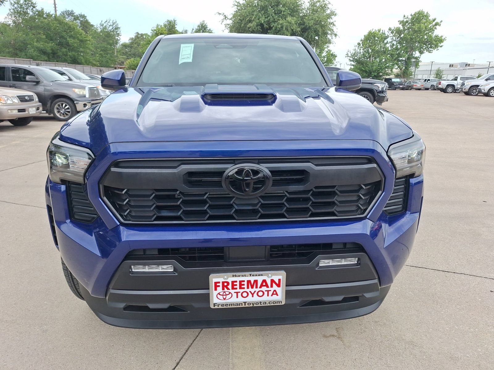 Used 2025 Toyota Tacoma TRD Sport AWD/4WD image 9