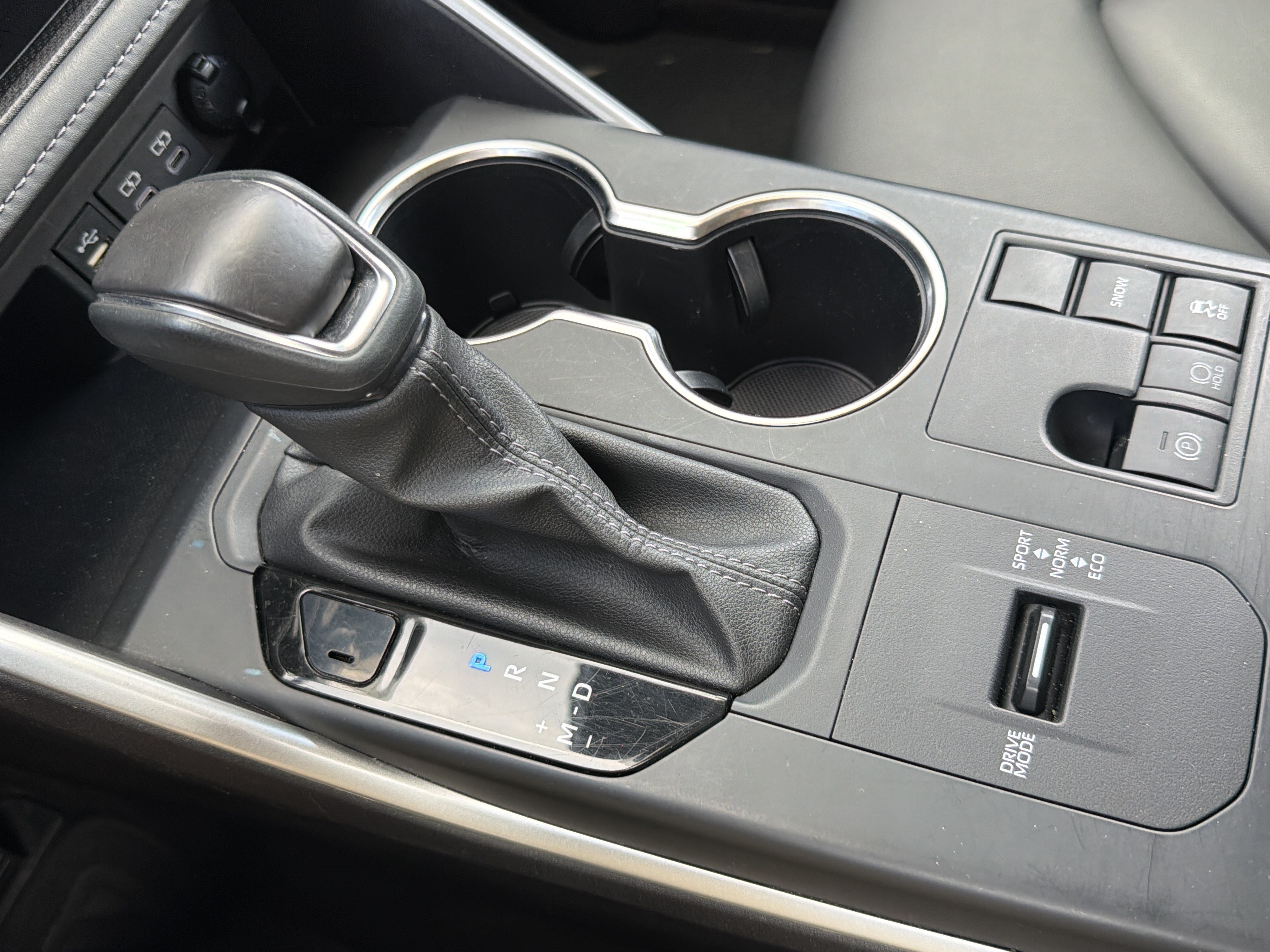 Certified 2025 Toyota Highlander XLE FWD image 10