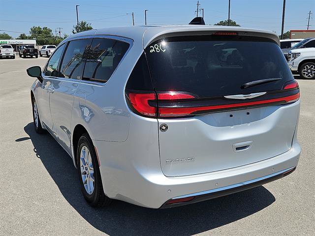 Used 2024 Chrysler Pacifica Touring-L FWD video 3