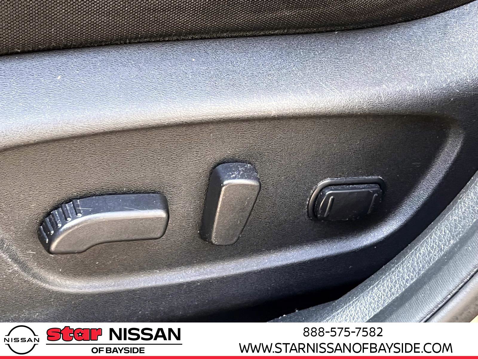 Used 2017 Nissan Rogue SV image 19