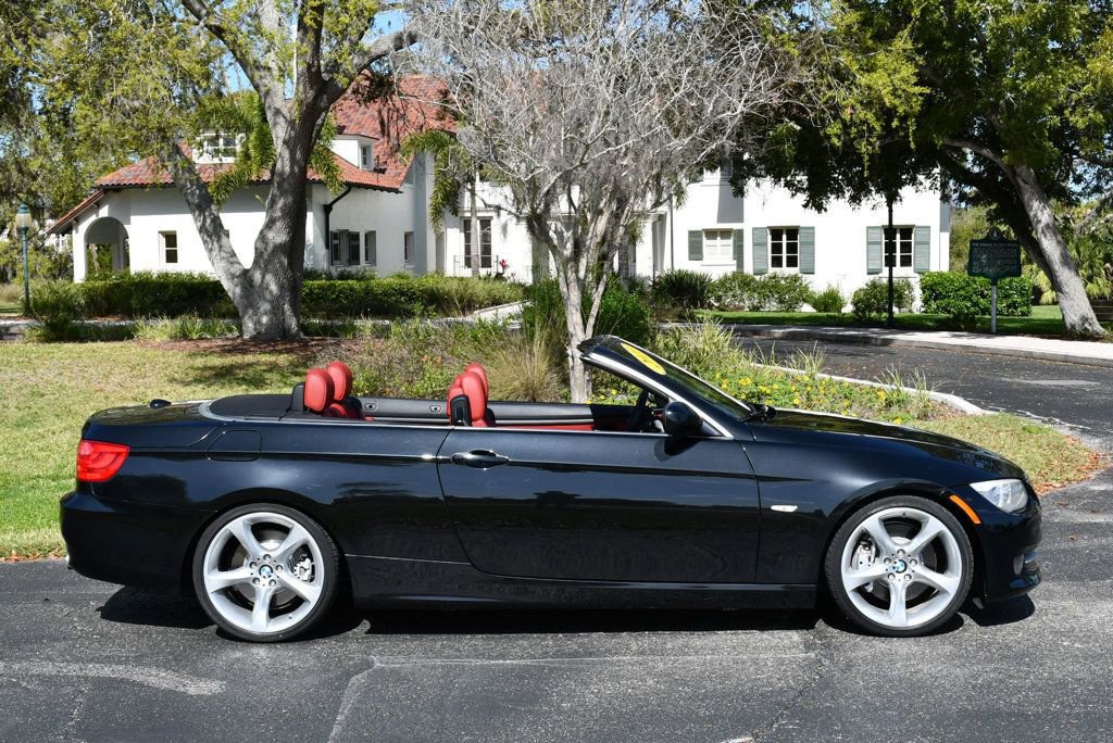 Used 2011 BMW 335i Convertible image 9
