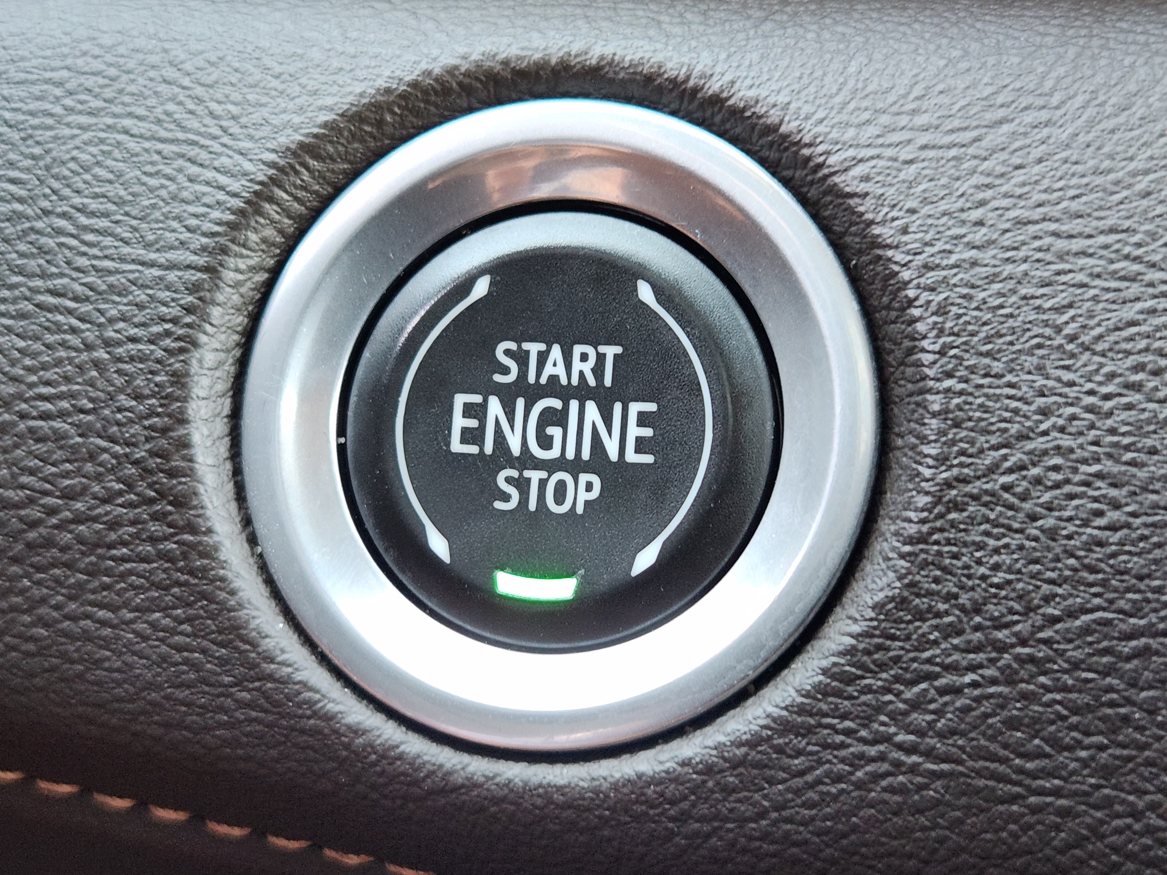 Used 2021 Cadillac Escalade Premium Luxury AWD/4WD image 22
