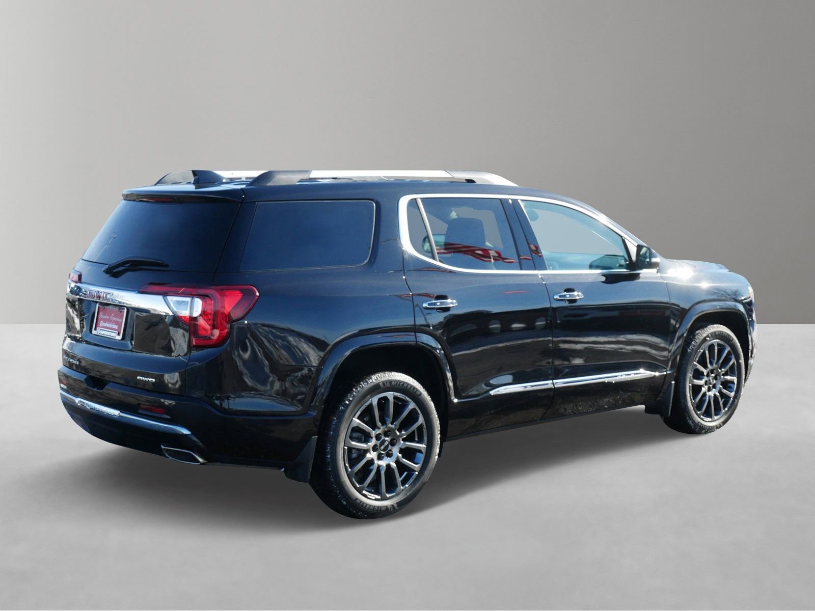 Used 2023 GMC Acadia Denali w/ Black Diamond Edition image 4