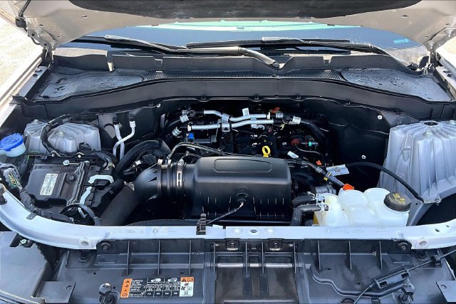 Used 2024 Ford Explorer XLT w/ Equipment Group 202A AWD/4WD image 30
