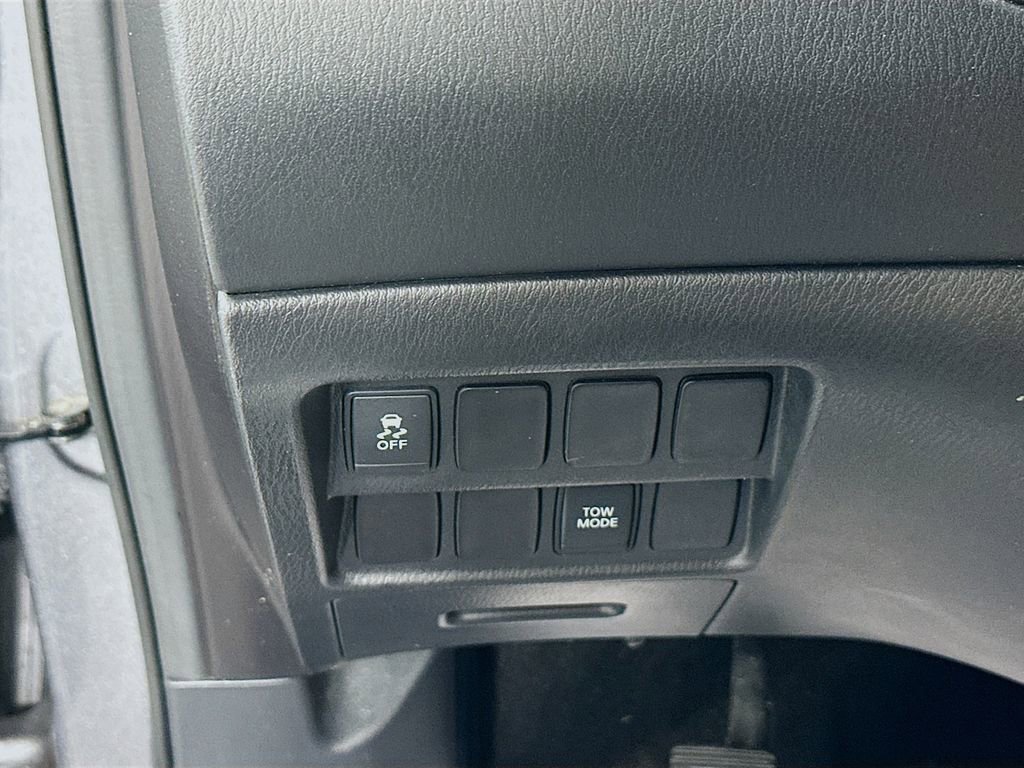 Used 2015 Nissan Pathfinder S image 10