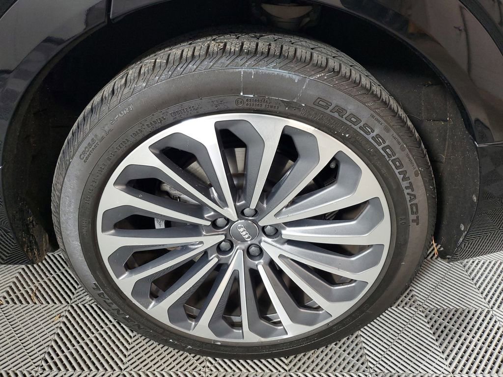 Used 2019 Audi e-tron Prestige w/ Prestige Package image 9