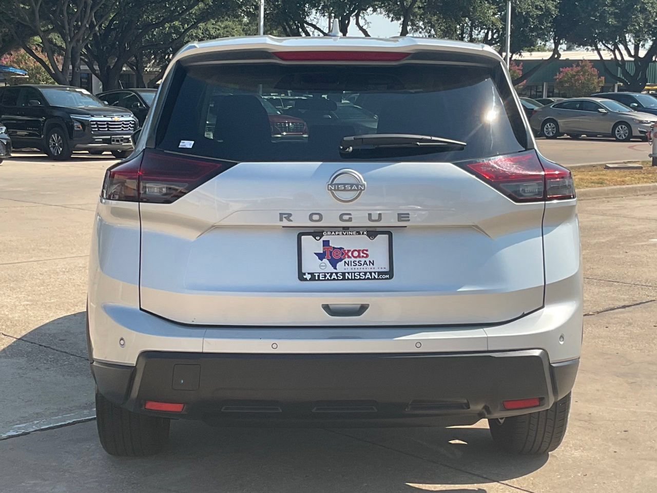 Used 2025 Nissan Rogue SV FWD image 5