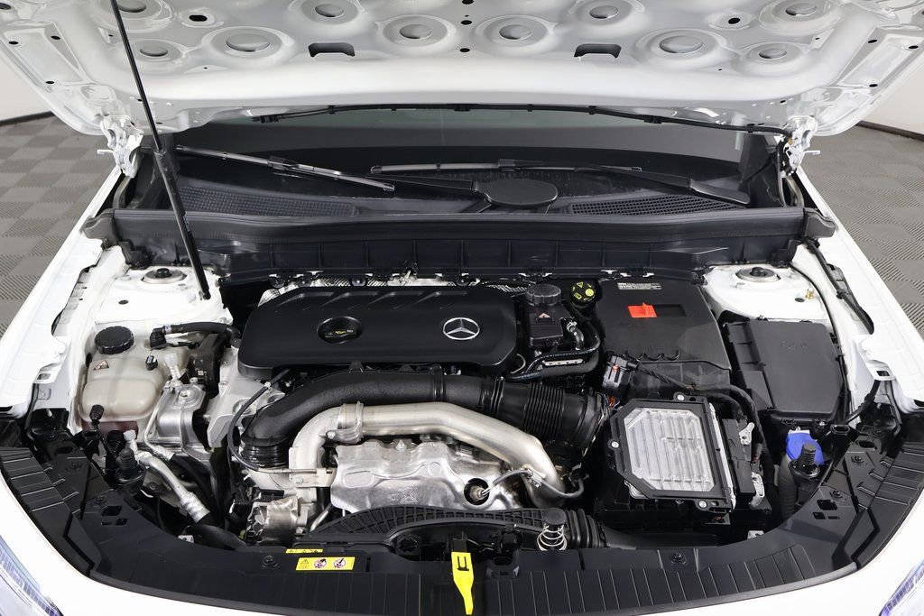 Certified 2025 Mercedes-Benz GLB 250 4MATIC image 15