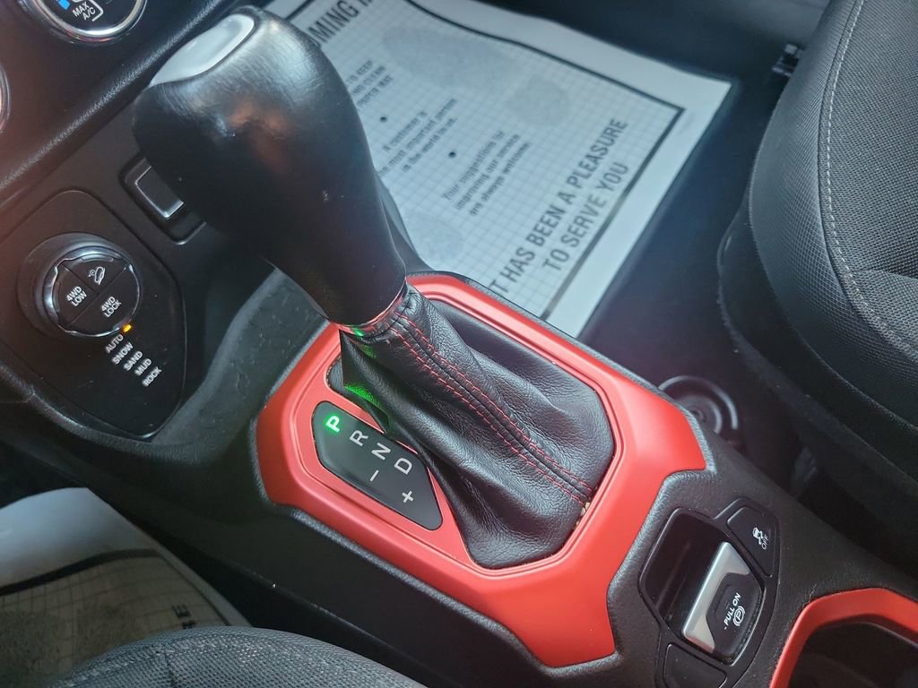 Used 2017 Jeep Renegade Trailhawk image 22