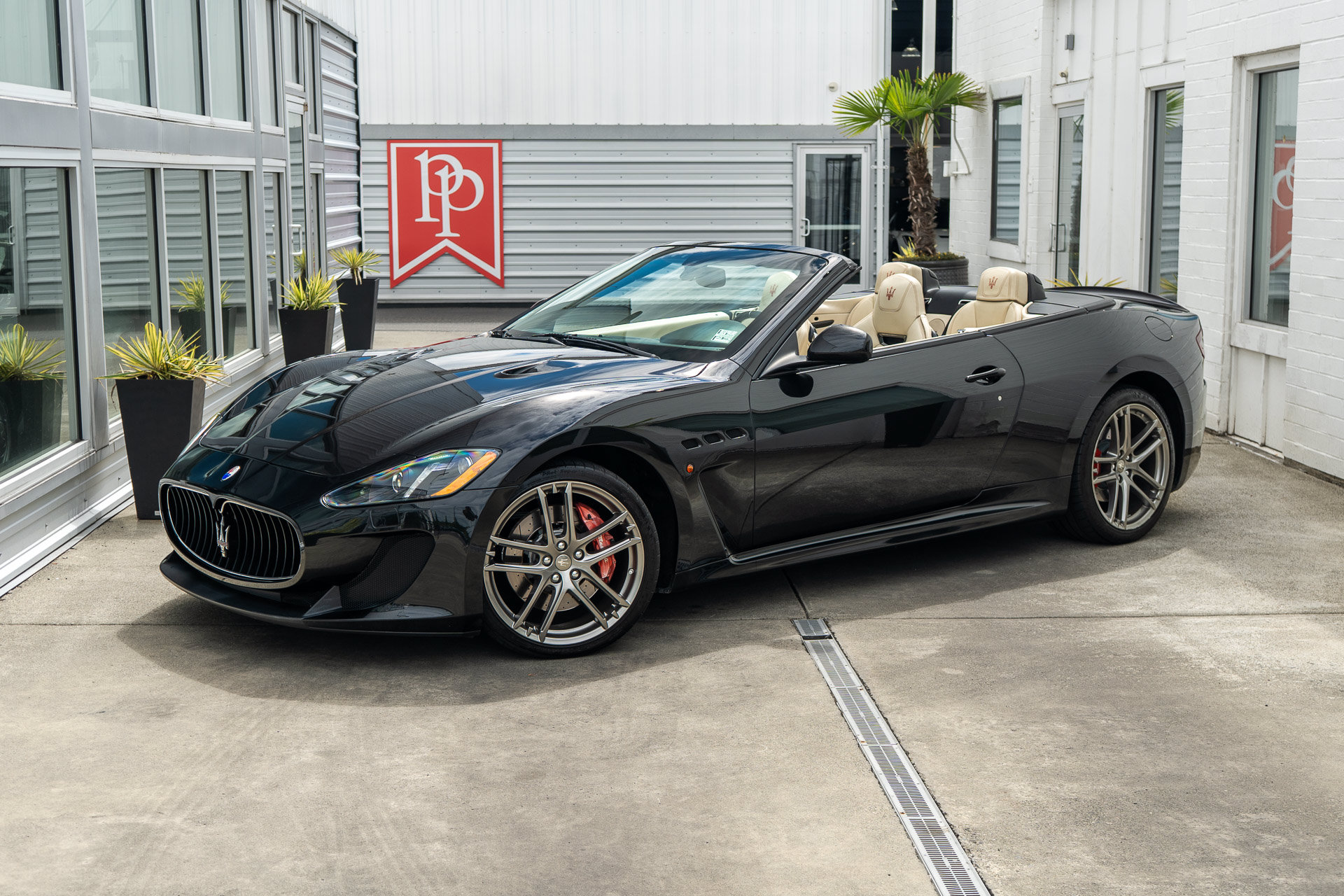 Used 2013 Maserati GranTurismo Sport RWD image 2