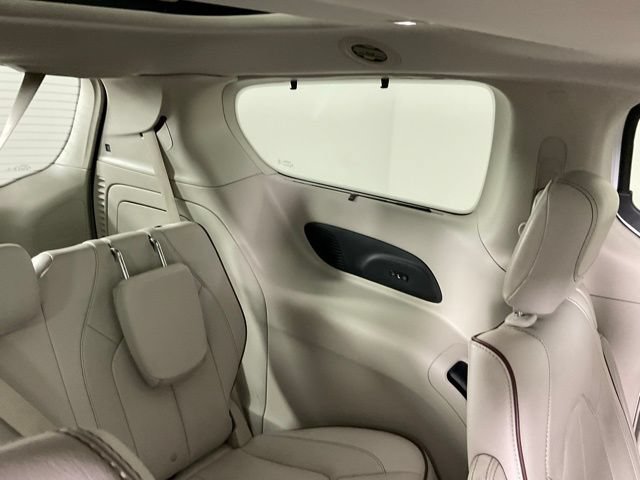 Used 2020 Chrysler Pacifica Limited FWD image 24