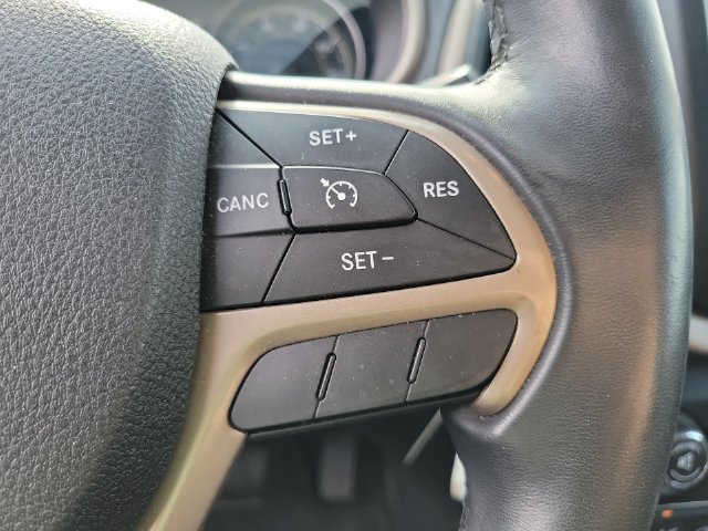 Used 2015 Jeep Cherokee Latitude AWD/4WD image 31