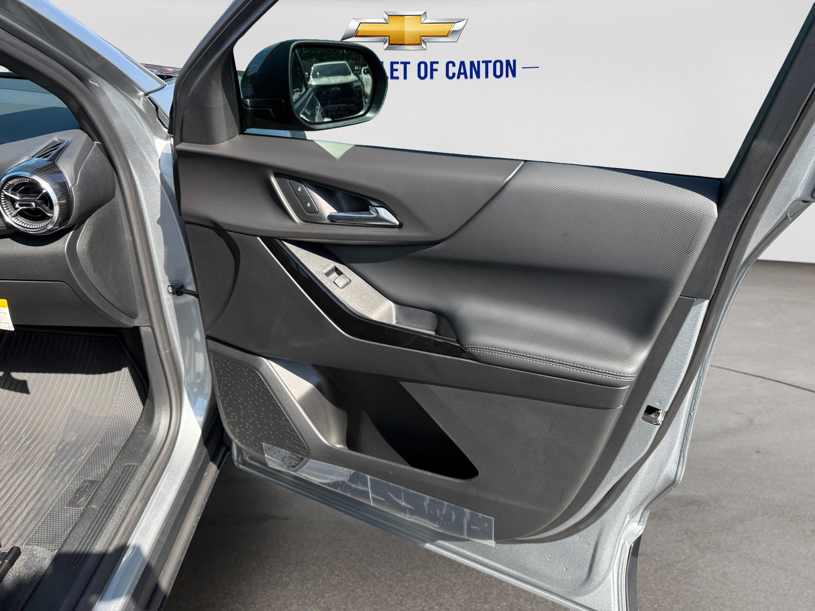 New 2026 Chevrolet Equinox LT w/ Convenience Package II FWD image 14