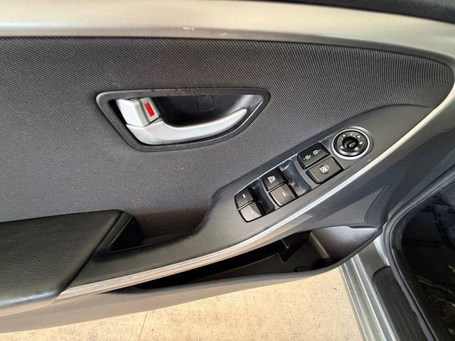 Used 2017 Hyundai Elantra GT FWD image 11