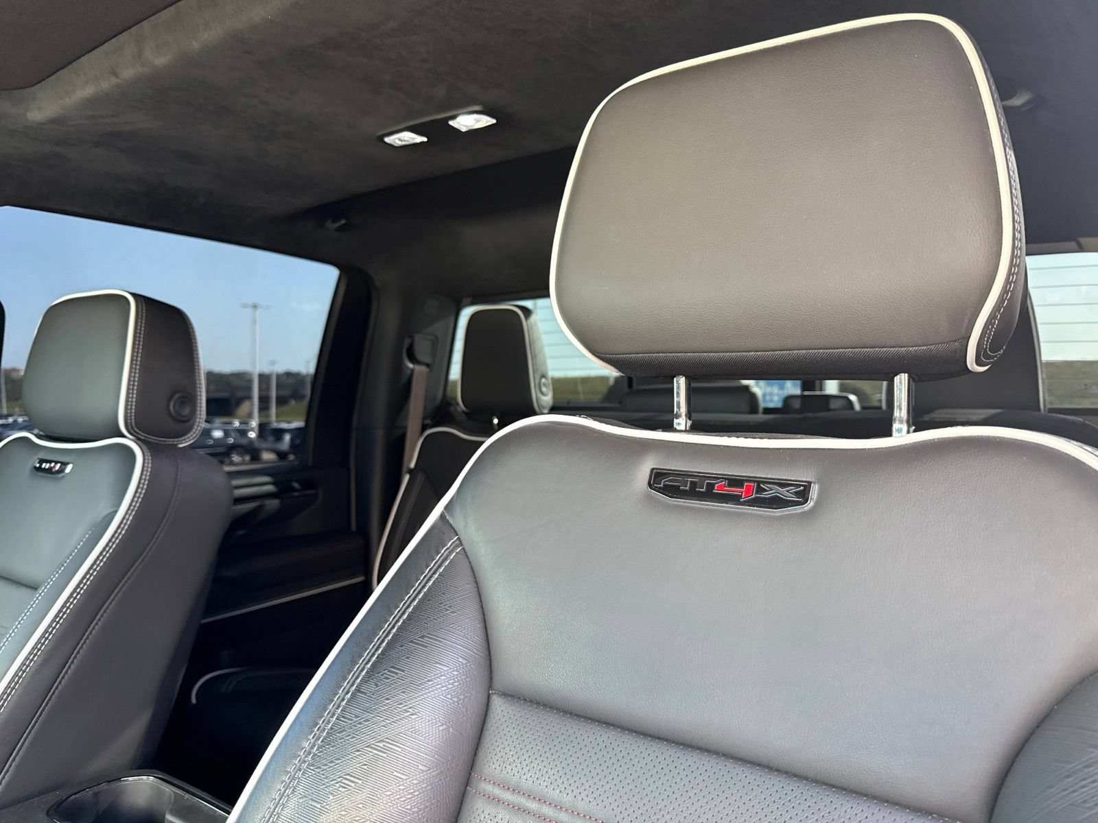 Used 2025 GMC Sierra 2500 AT4X AWD/4WD image 32