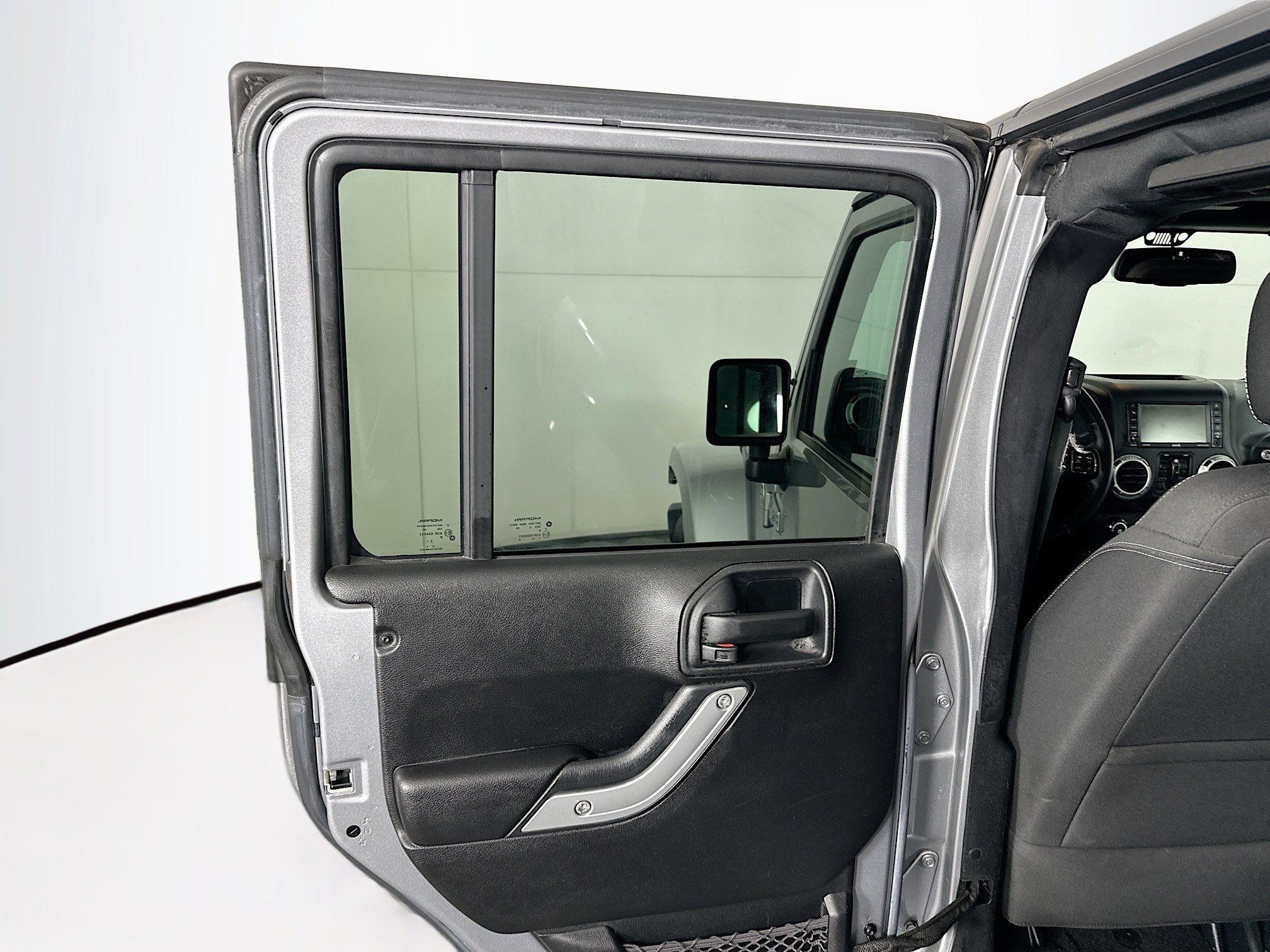 Used 2016 Jeep Wrangler Unlimited Sahara w/ Connectivity Group image 22