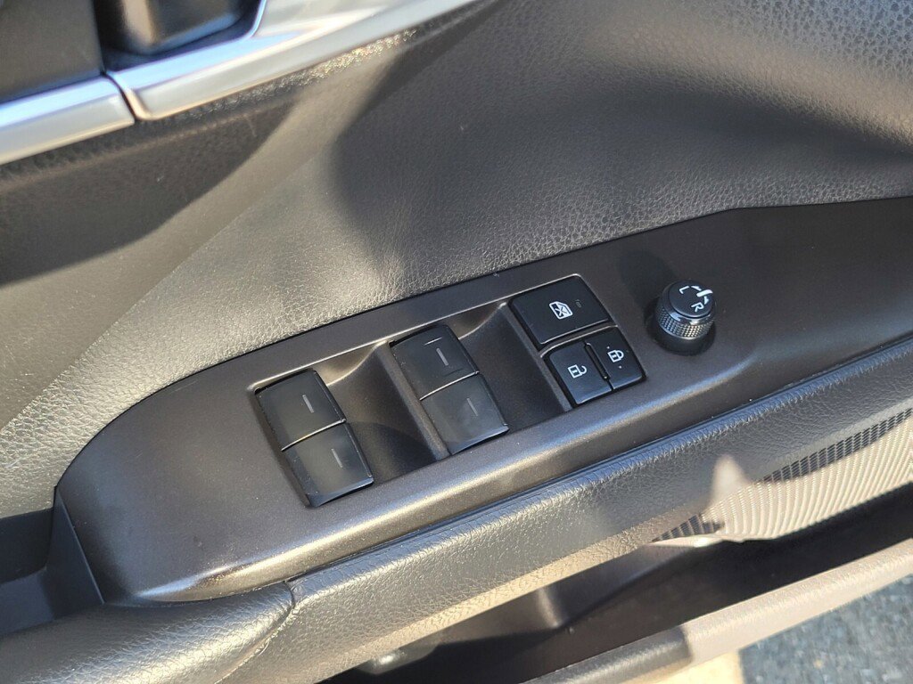 Used 2023 Toyota Camry SE image 18