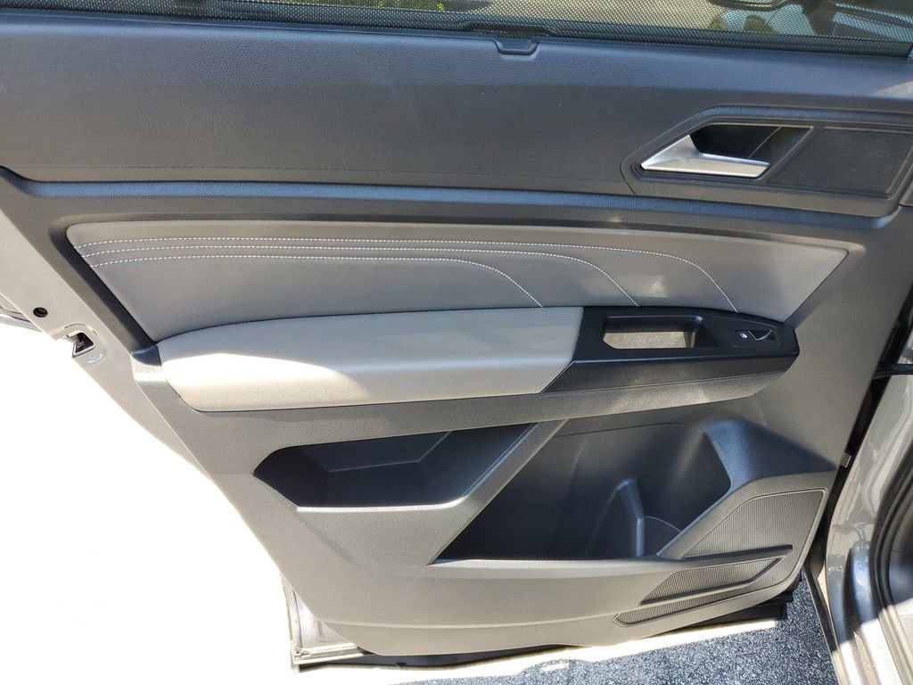 Used 2021 Volkswagen Atlas SE image 9