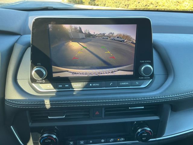 Used 2023 Nissan Rogue SV image 23