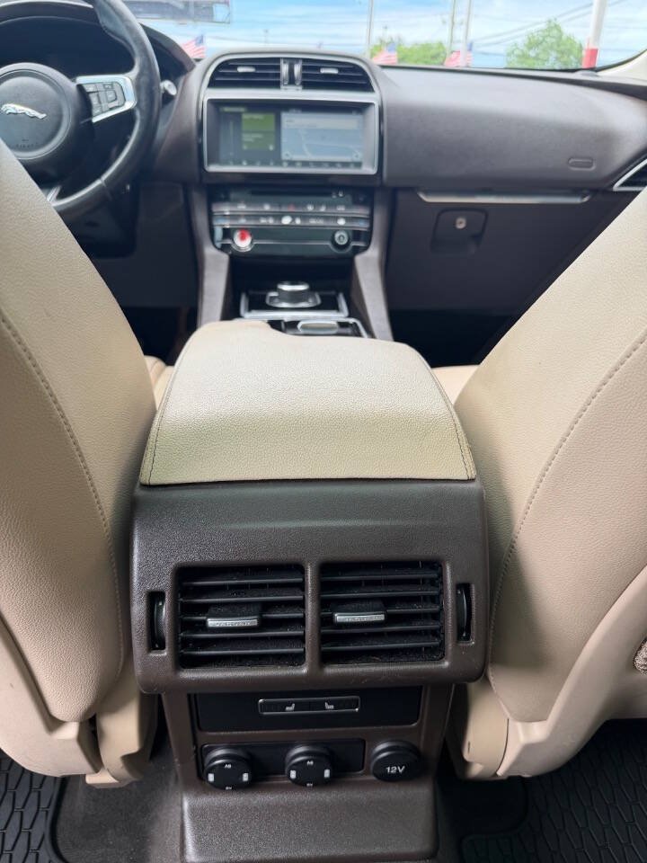 Used 2018 Jaguar F-PACE Prestige AWD/4WD image 18