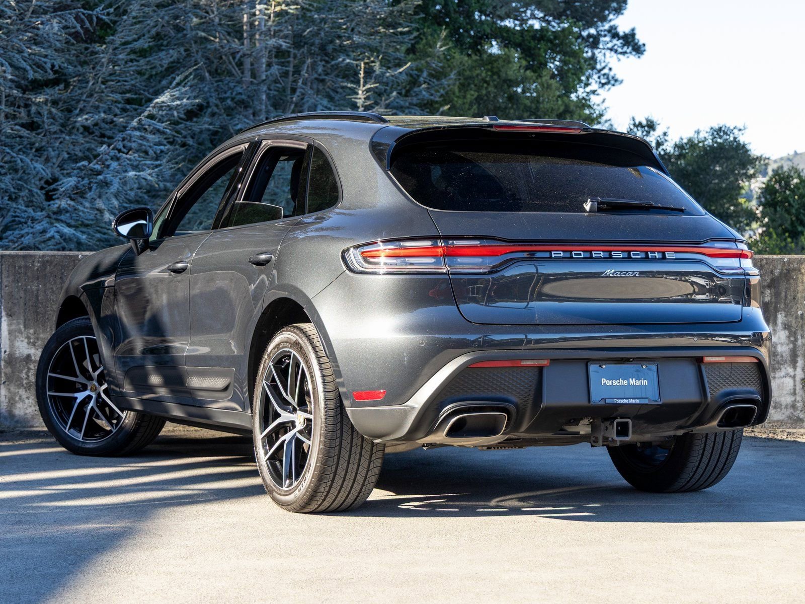 Certified 2025 Porsche Macan image 3