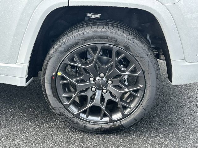 New 2025 Jeep Grand Cherokee Summit image 18