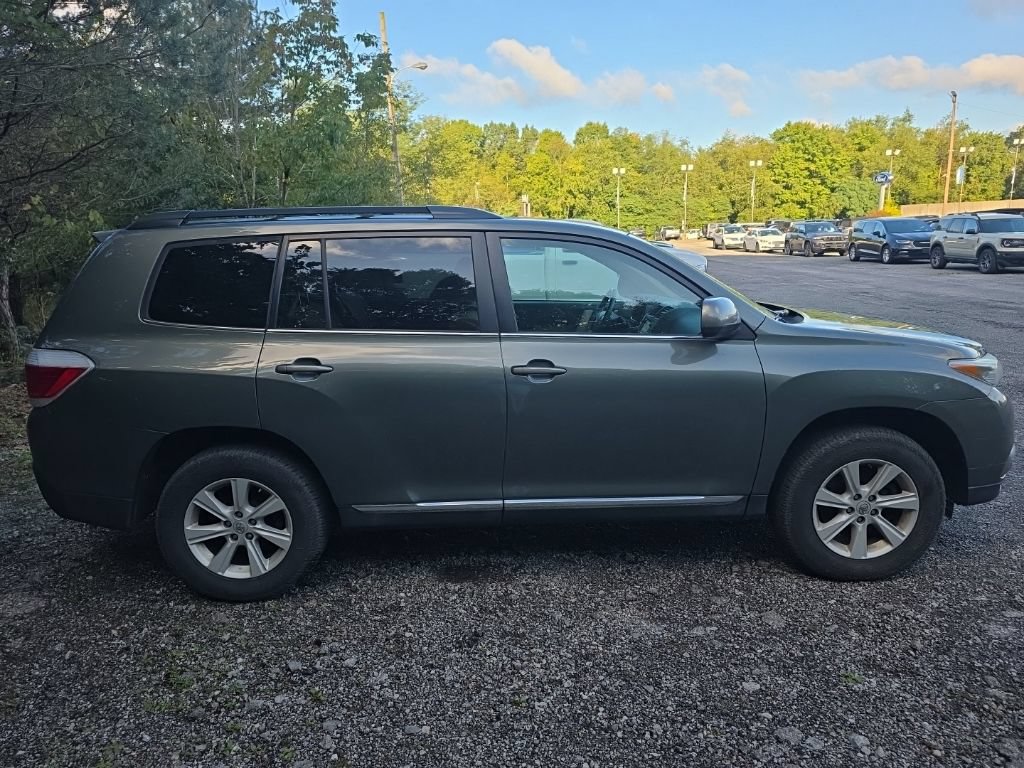 Used 2013 Toyota Highlander Plus AWD/4WD image 9