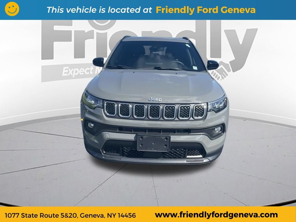 Used 2023 Jeep Compass Latitude w/ Convenience Group AWD/4WD image 2