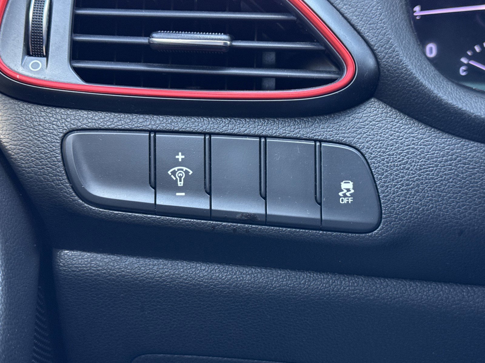 Used 2020 Hyundai Elantra GT N Line image 17