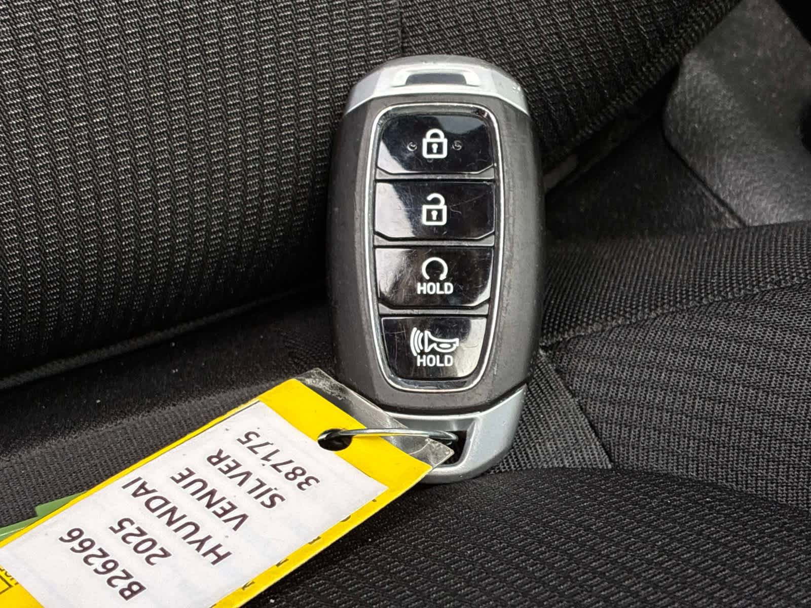 Used 2025 Hyundai Venue SEL FWD image 17