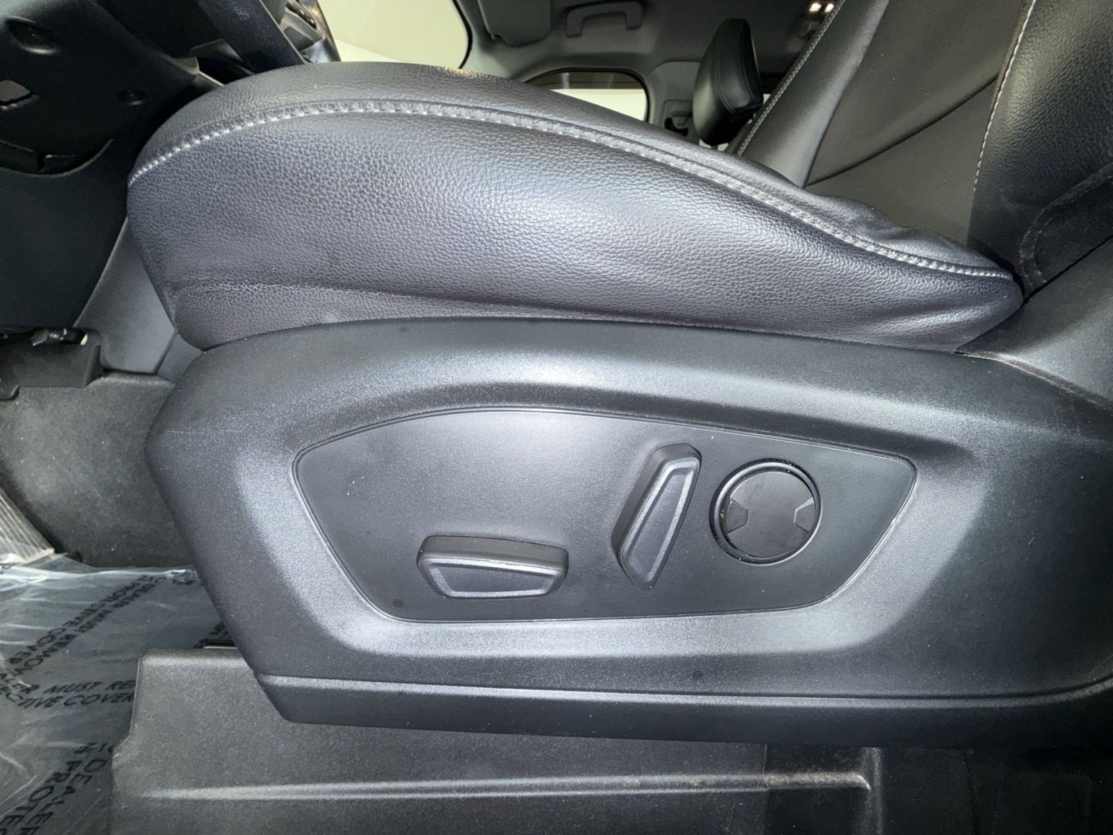 Used 2020 Ford Explorer XLT w/ Equipment Group 202A AWD/4WD image 14