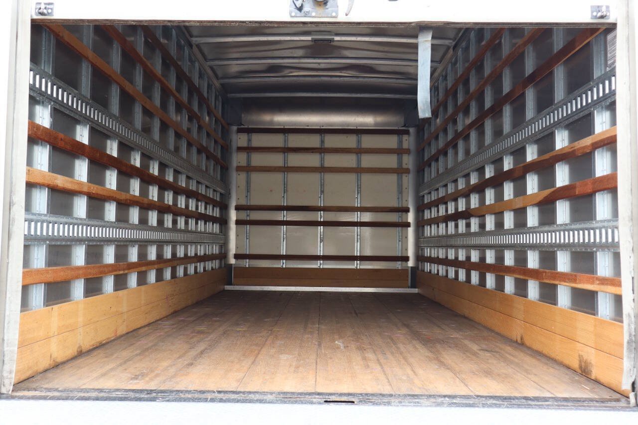 Used 2021 Isuzu NPR RWD image 5